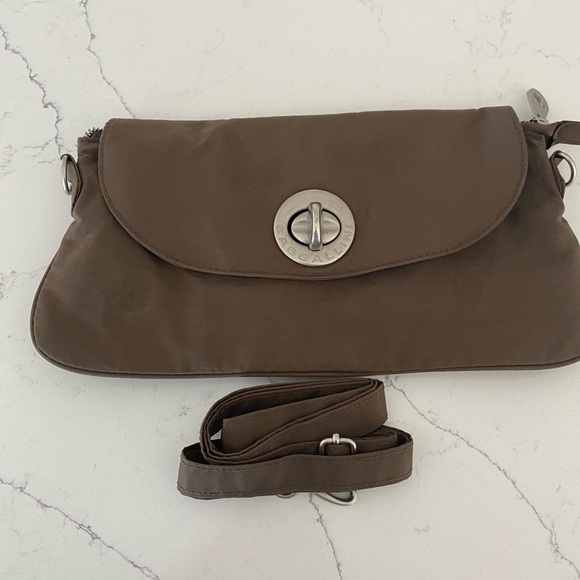 Baggallini Handbags - Baggallini Brown Clutch/Crossbody Bag